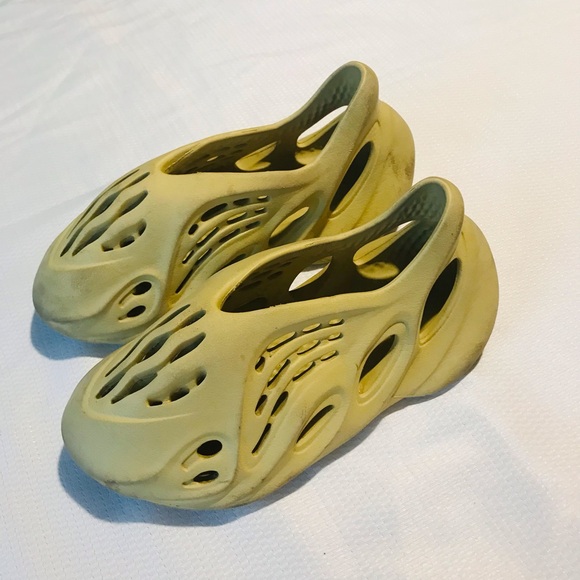 Adidas Yeezy - Picture 5 of 11